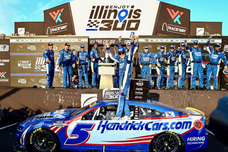 Larson ends 51-race winless streak